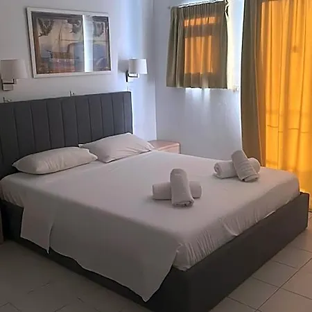 Hotel Blue Roses