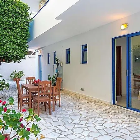 Blue Roses Hotel
